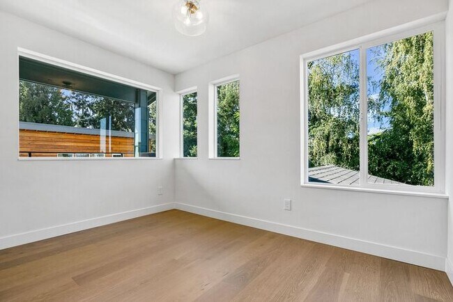 Foto del edificio - Fresh AIR CONDITIONED Arbor Lane Beauty!