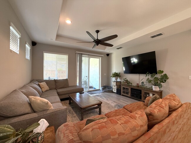 Building Photo - 3493 Rogue River Dr