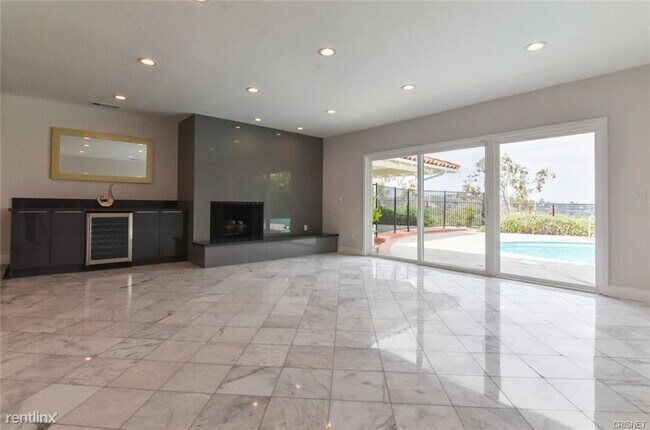 Building Photo - 4 br, 3 bath House - 4759 Del Moreno Pl