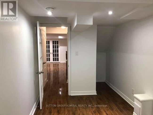 Building Photo - 39 Bassett Cres