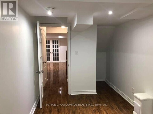 Photo du bâtiment - 39 Bassett Cres