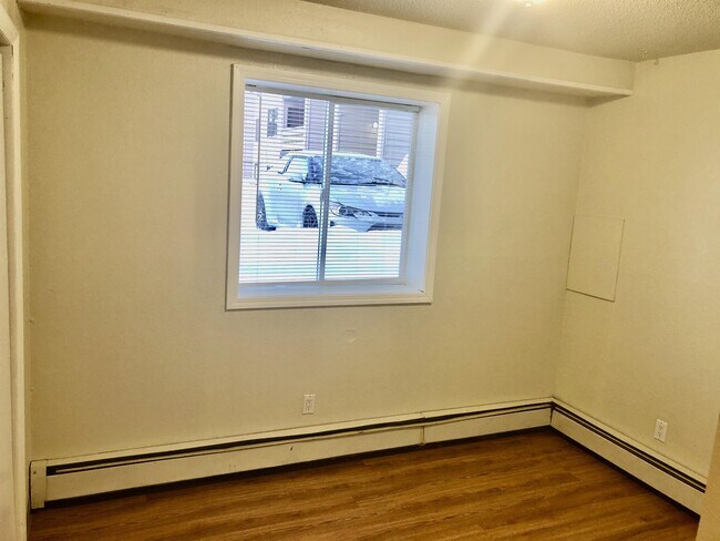 Building Photo - 1353 W 27th Ave