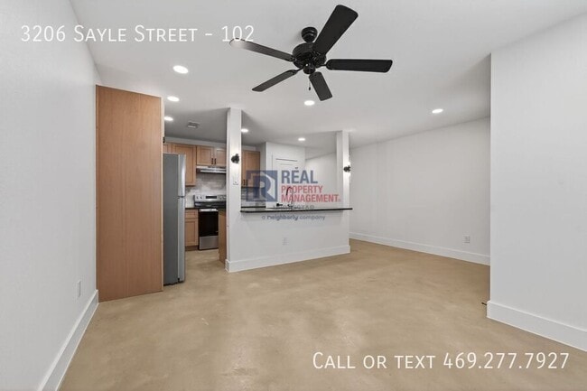 Building Photo - 3206 Sayle St