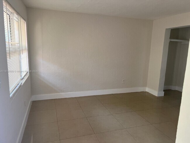 Foto del edificio - 1281 NW 60th St