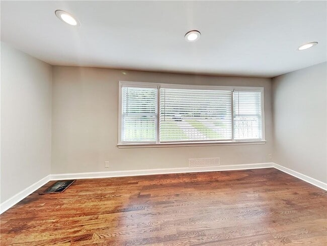 Building Photo - 111 Leathers Cir NW