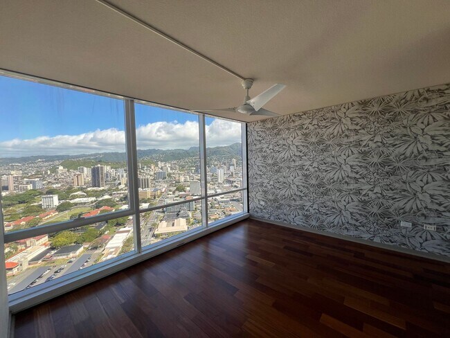 Foto del edificio - Moana Pacific, High rise 44th floor spacious 1 bedroom/1 bathroom