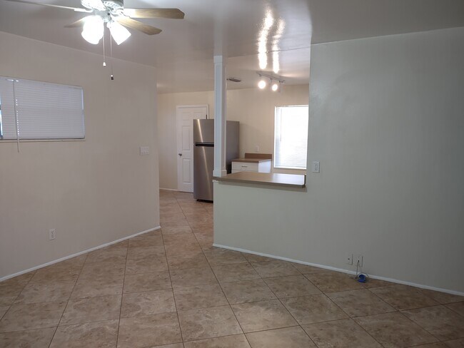 Foto del edificio - 4121 Iris St N