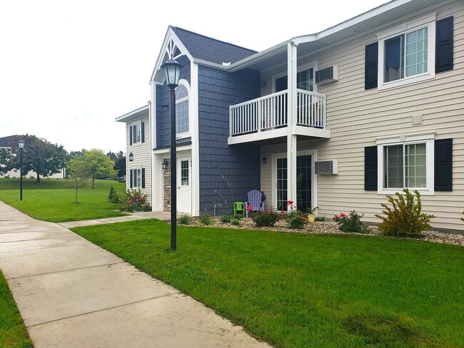 Building Photo - 1325-1325 Crestview Dr