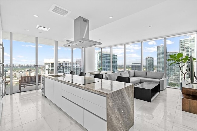 Foto del edificio - 700 NE 26th Terrace