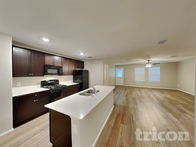 Foto del edificio - 1001 Odlozil Ln