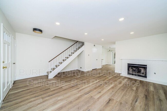 Building Photo - 3637 Caminito Carmel Landing