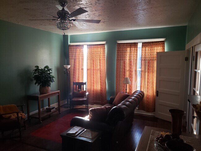 Foto del edificio - 1428 West Dean Avenue, Unit 1 - 1 Bed, 1 Bath