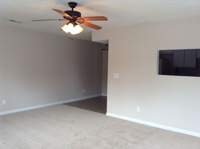 Foto del edificio - 810 Pine Street // Spacious 3 bedroom 2 ba...