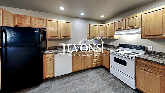 Foto del edificio - Enjoy a $500 rent credit on this beautiful 3-bedroom duplex near I-823!