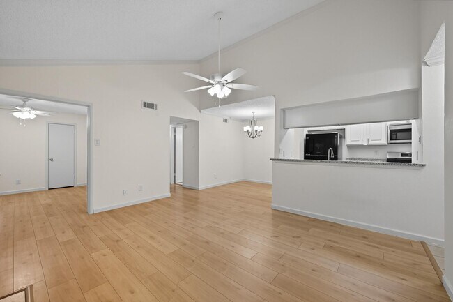 Foto del edificio - Prestonwood Green Condo in Perfect Location!