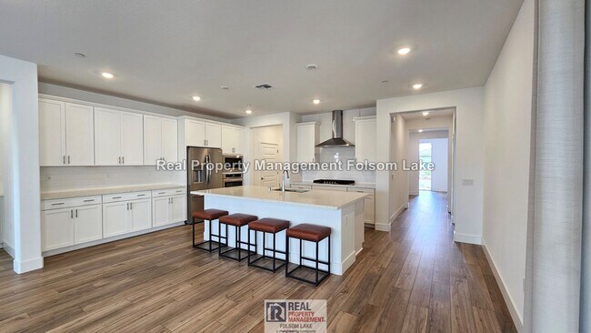 Foto del edificio - 55+ Active Community - Single-Story Luxury Home | Open Space Views | Solar + EV Charger | Steps t...