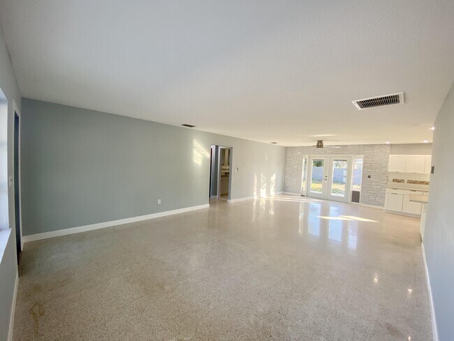 Building Photo - 455 Harwood Ave
