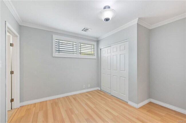 Foto del edificio - 5326 Farna Ave