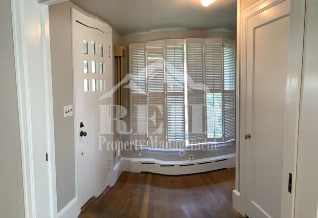 Foto del edificio - Large home/3bed 3 bath with bonus/office room just outside of PSNS and close to Bremerton Ferry