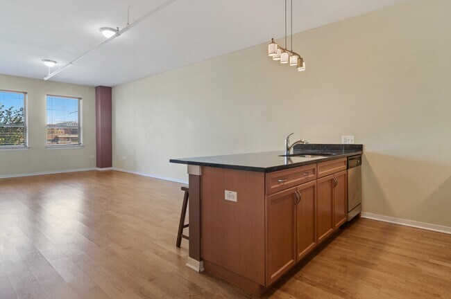 Foto del edificio - 437 W Division St