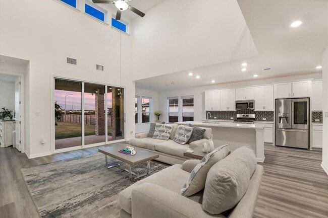 Building Photo - 737 Leeward Pass