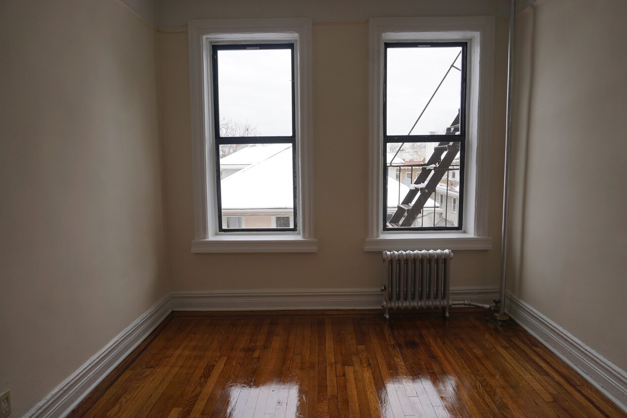 Primary Photo - 545 85th St