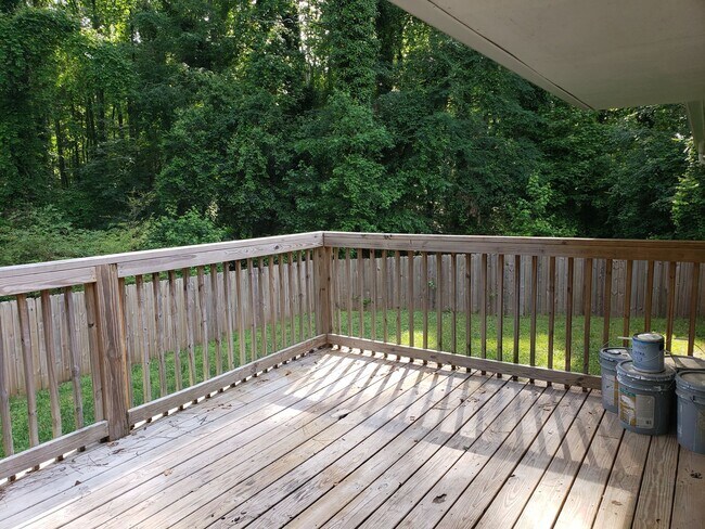 Building Photo - Home on private 6 Acre lot in SW Atlanta!