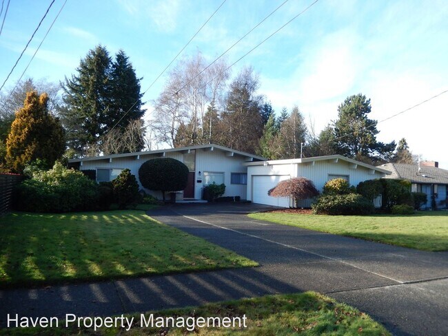 Foto del edificio - 3 br, 1.5 bath House - 1356 N Skyline Dr