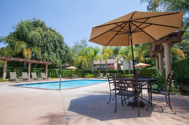 Building Photo - 1129 Montebello Dr