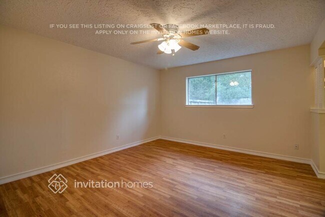 Foto del edificio - 15911 Timber Valley Dr