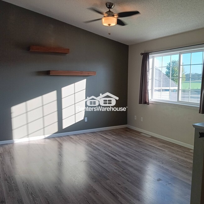 Building Photo - 907 3rd Ave NE