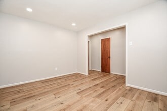 Building Photo - 2303 Willow Blvd