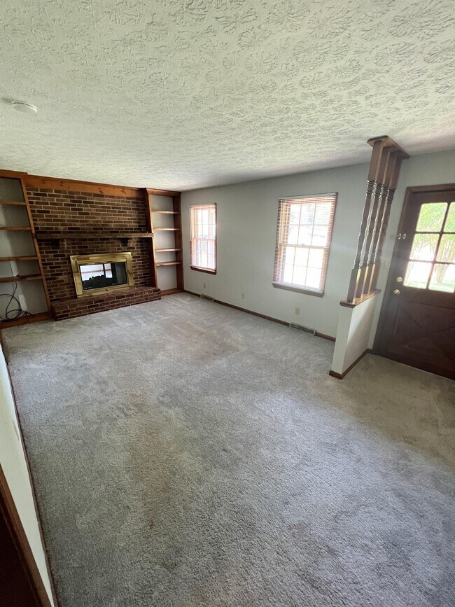 Building Photo - 1512 Greenview Dr