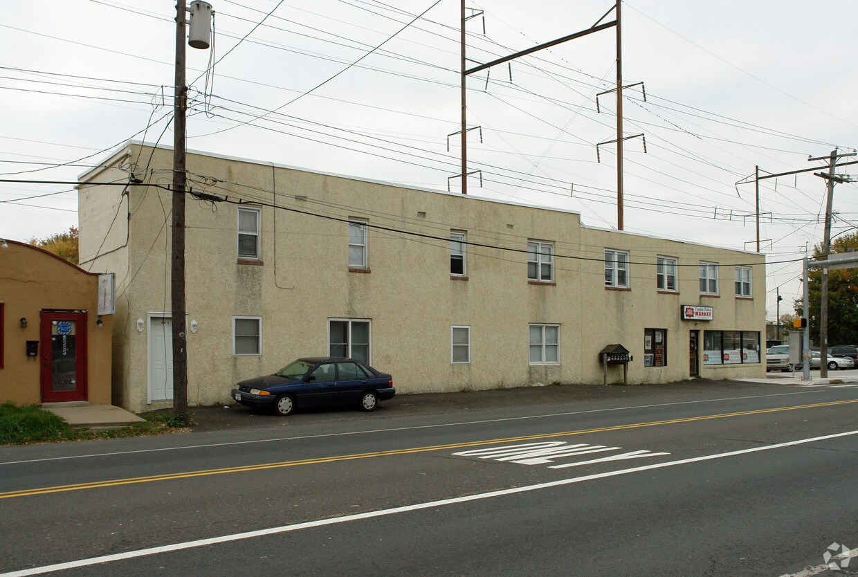 Building Photo - 802 Bristol Pike