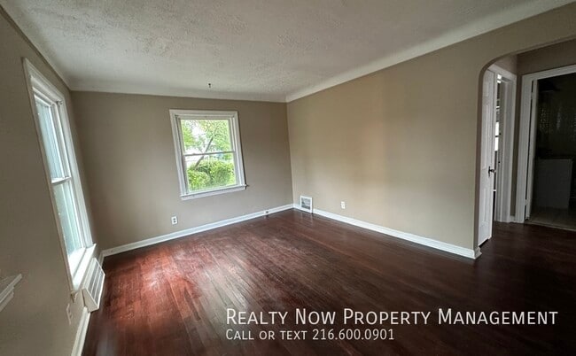 Building Photo - 5063 Thomas St