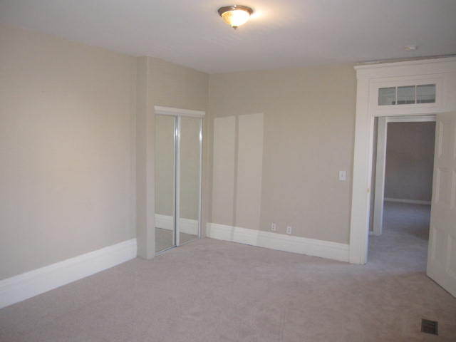Building Photo - 500 W North Ave