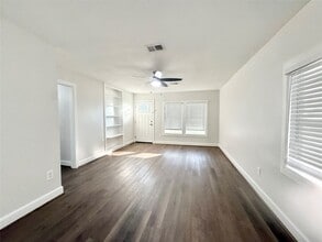 Building Photo - 137 Laurel St