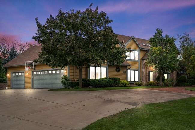 Building Photo - N53W16142 Waldens Pass