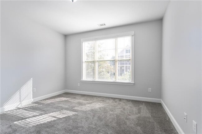 Building Photo - 330 La Perla Dr