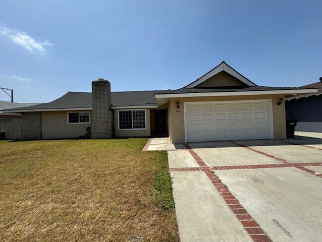 Foto del edificio - 4 bedroom 2 bath Available Now!!
