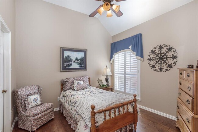 Foto del edificio - 8803 Falcon View Dr