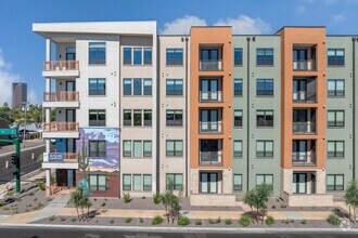 Building Photo - Seven Oaks