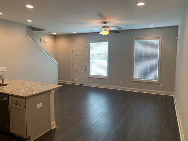 Building Photo - 3855 Academy Dr