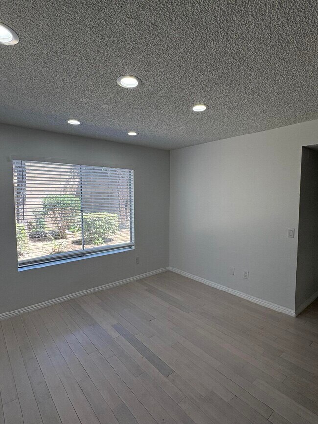 Foto del edificio - 2339 Lillyvale Ave