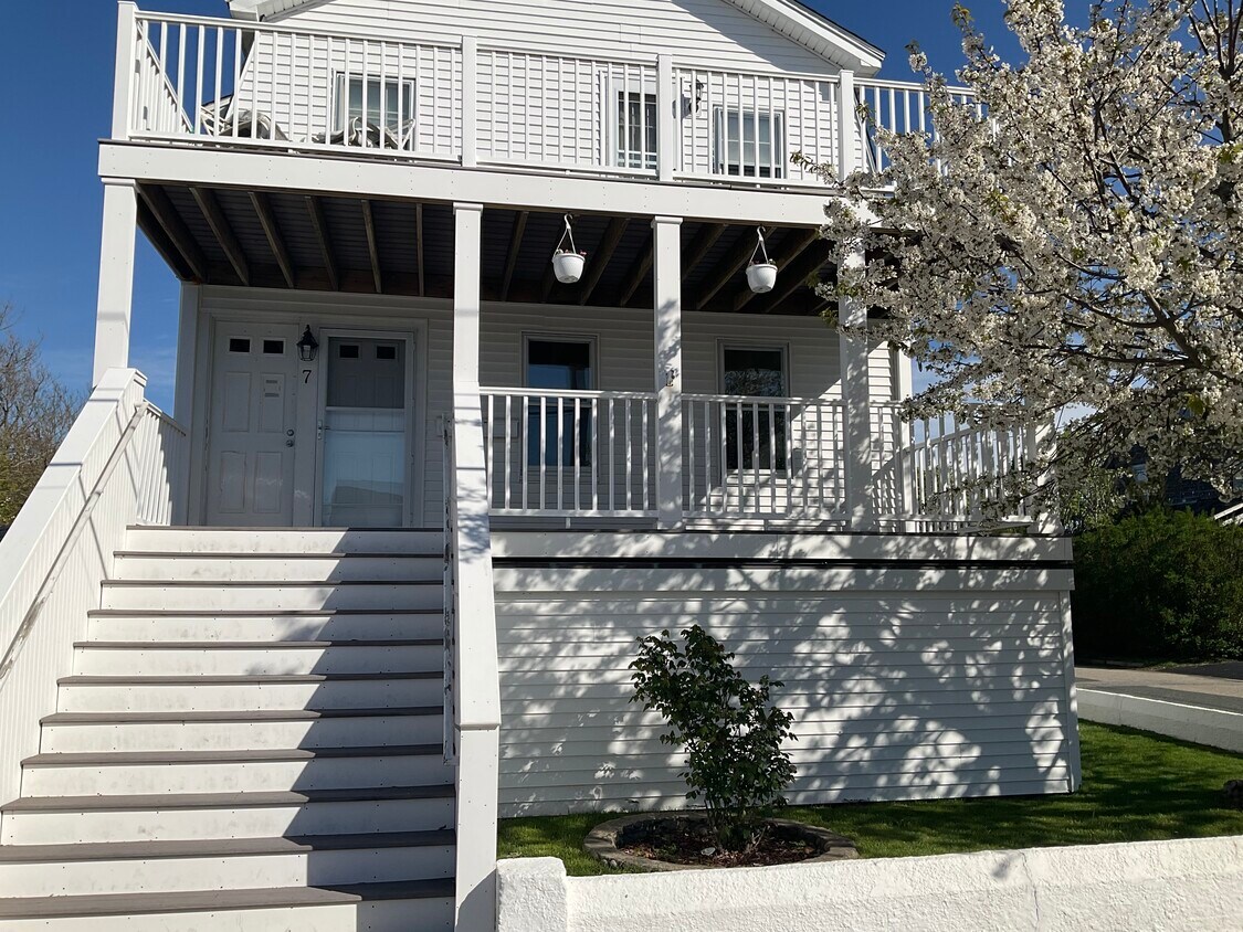 7 Malta St Unit Apt2, Hull, MA 02045 Apartments in Hull, MA