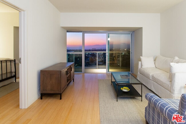 Foto del edificio - 13700 Marina Pointe Dr