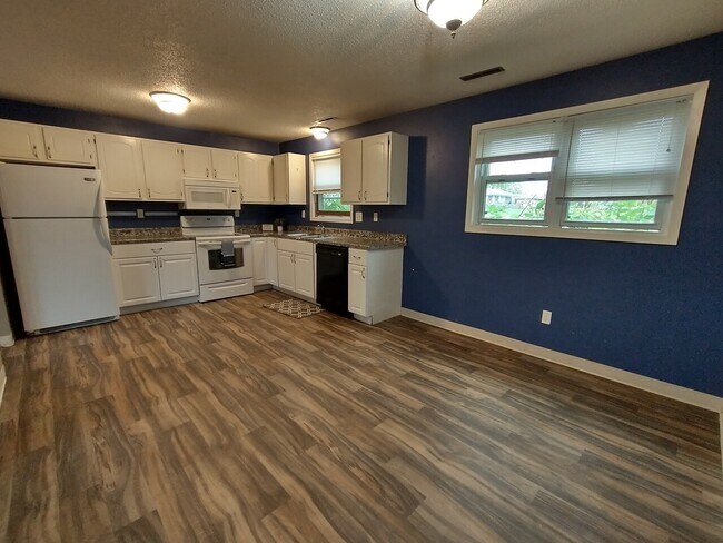 Building Photo - 413 West Fargo