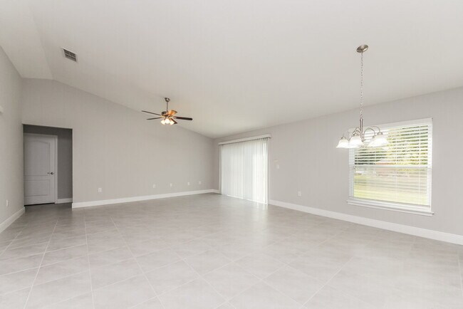 Building Photo - 828 Valnera Ct