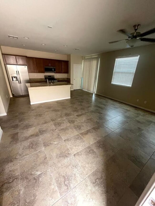 Building Photo - 2 Bedroom Singe Story Townhouse in Gated C...