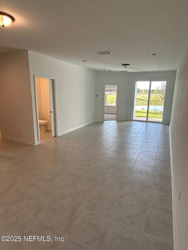 Foto del edificio - 631 Cherry Elm Dr